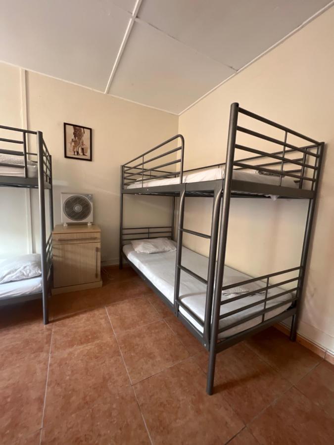 Emile Youth Hostel Gibraltar Ngoại thất bức ảnh
