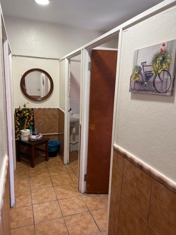 Emile Youth Hostel Gibraltar Ngoại thất bức ảnh