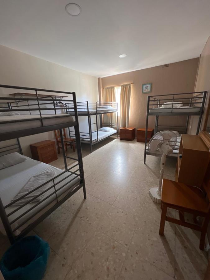 Emile Youth Hostel Gibraltar Ngoại thất bức ảnh